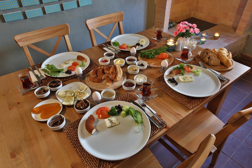 The Green Goose Hotel Датча Екстериор снимка