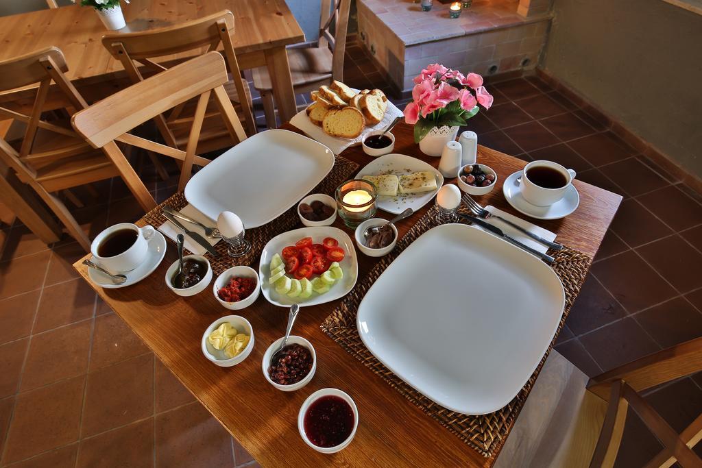 The Green Goose Hotel Датча Екстериор снимка