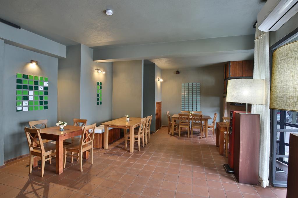 The Green Goose Hotel Датча Екстериор снимка