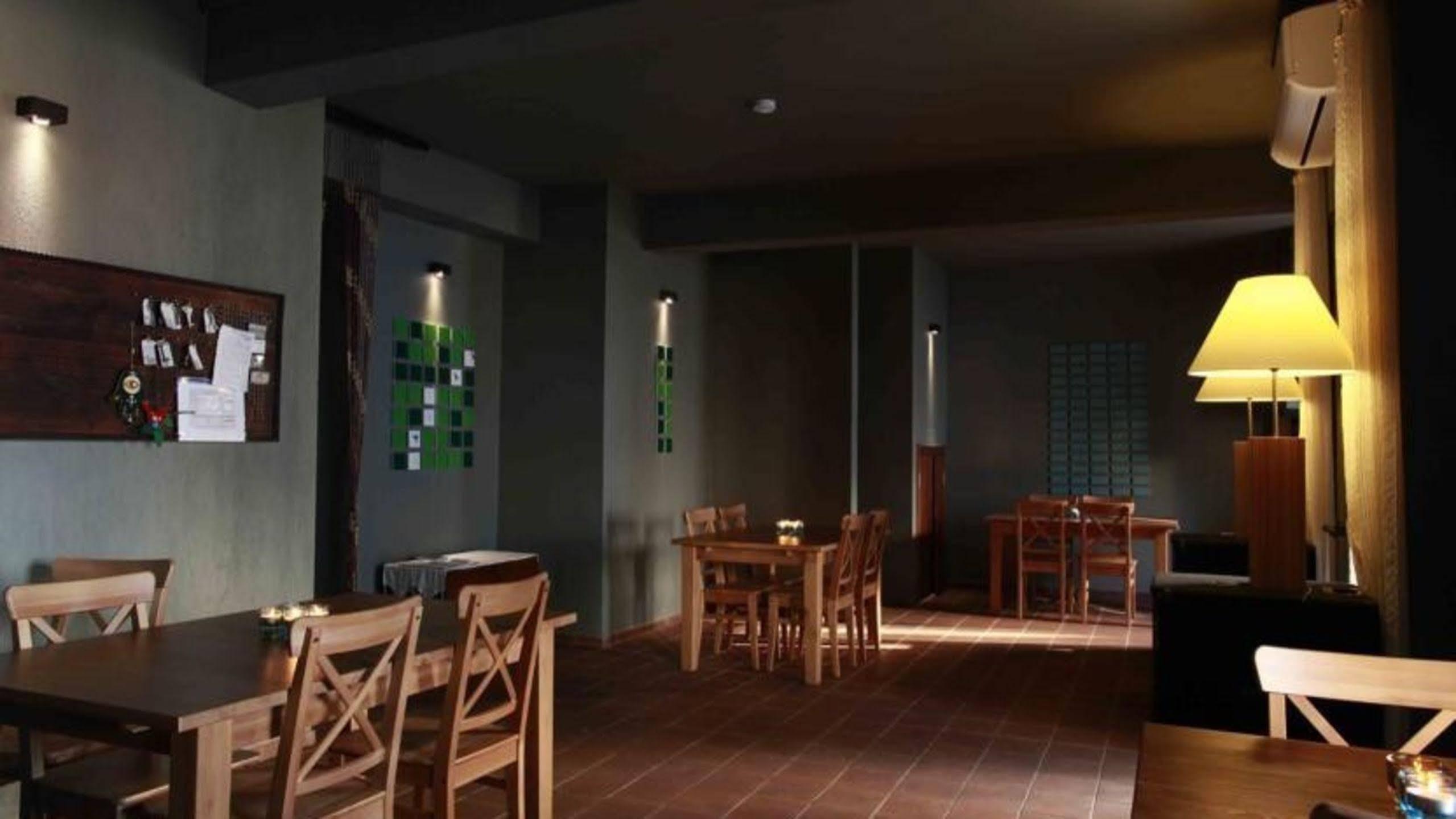 The Green Goose Hotel Датча Екстериор снимка