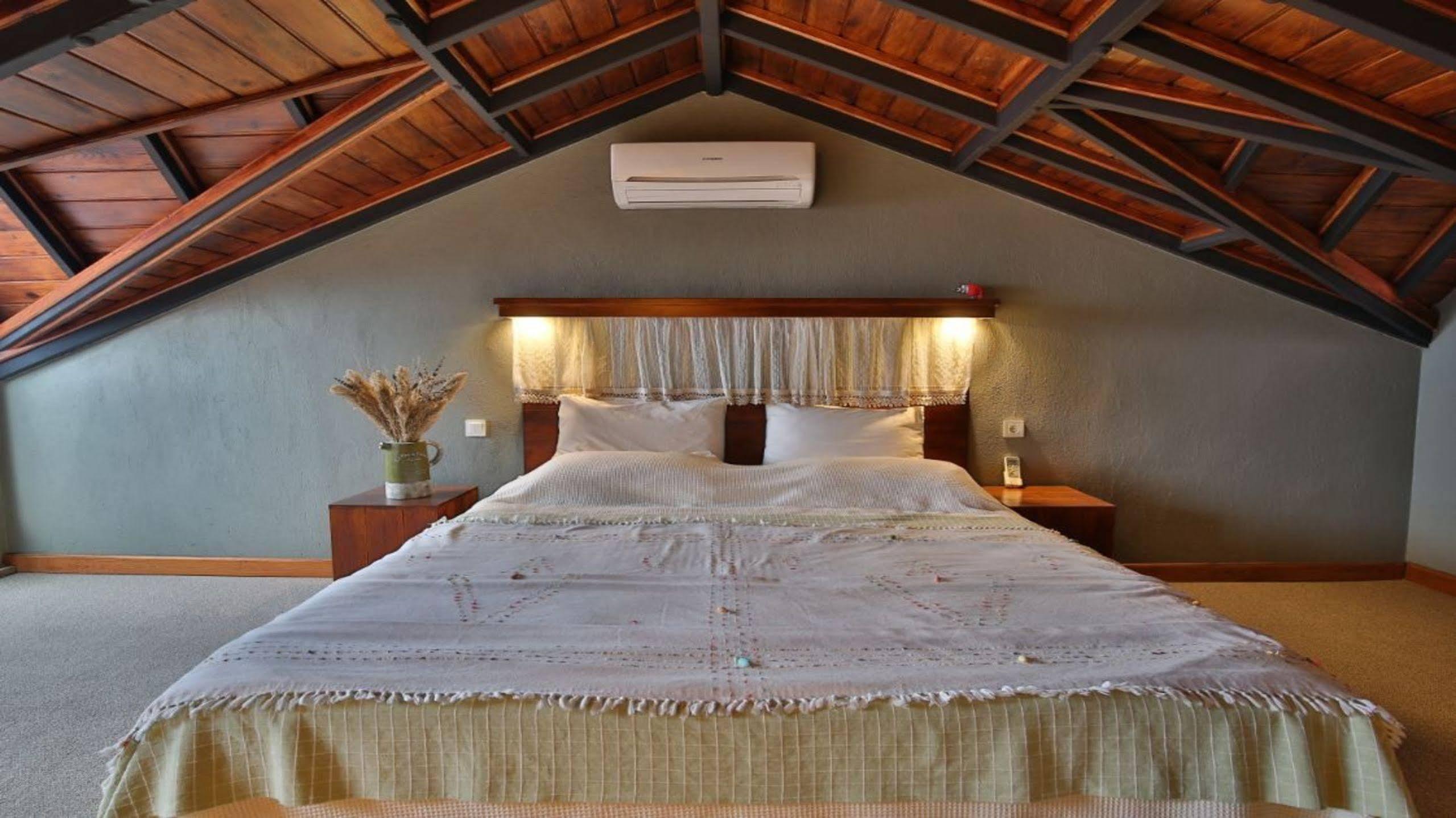 The Green Goose Hotel Датча Екстериор снимка