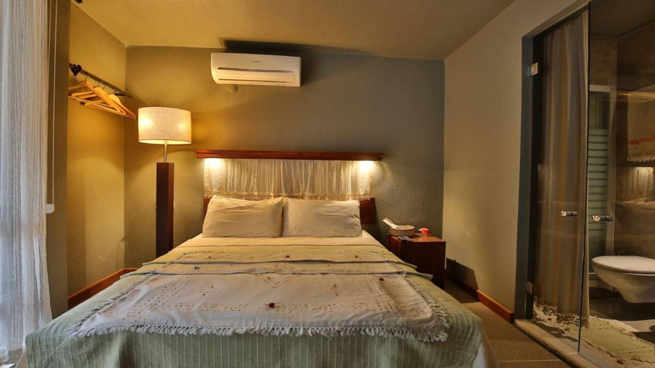 The Green Goose Hotel Датча Екстериор снимка